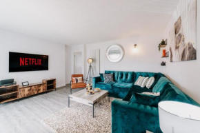 Homely, City close by, Fast WiFi Contractors Family, Garden